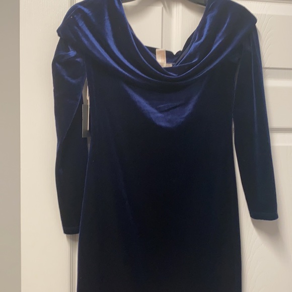 Forever 21 Off shoulder velvet dress - Picture 3 of 4